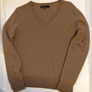 Quince V-Neck Cashmere Sweater in Camel color